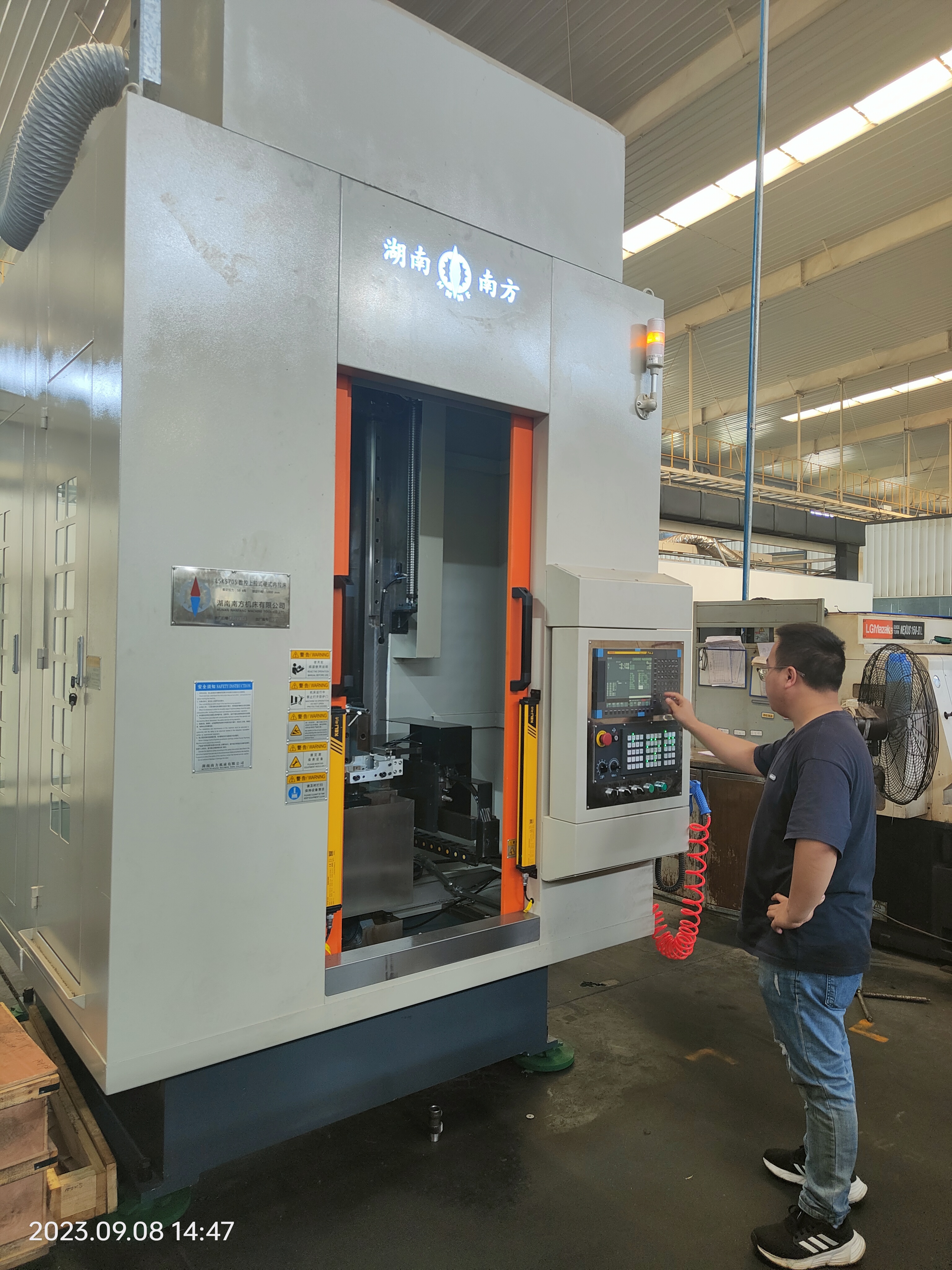 LSK5705高速數(shù)控上拉式硬拉床(chuáng)