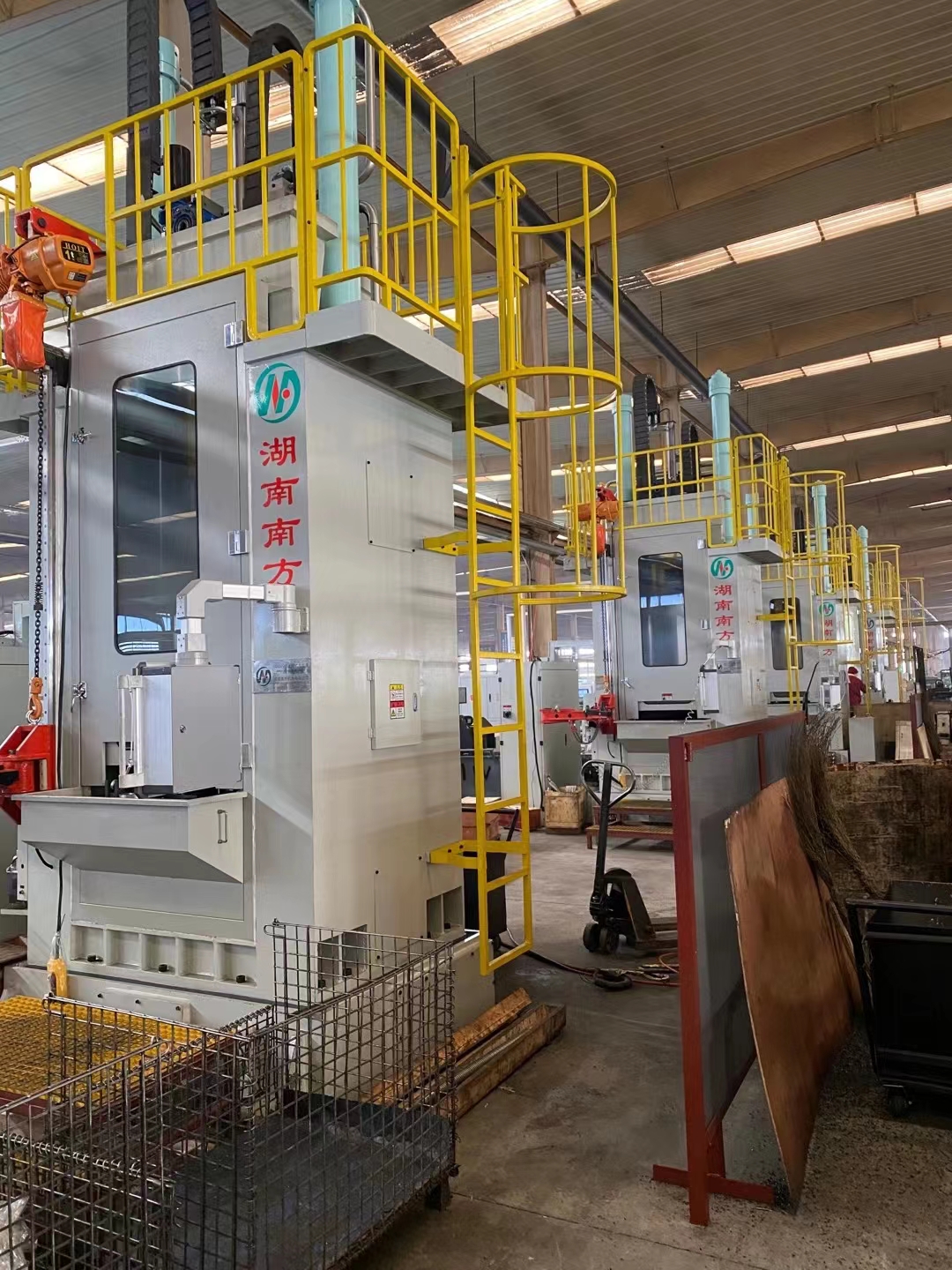 LG557系列雙導柱(zhu)上拉式立式内拉(lā)床5