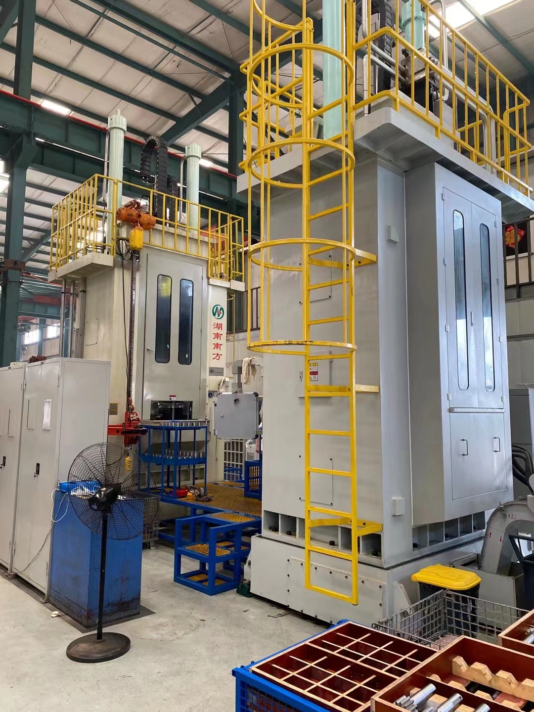 LG557系列雙導(dao)柱上拉式立式數(shù)控内拉床