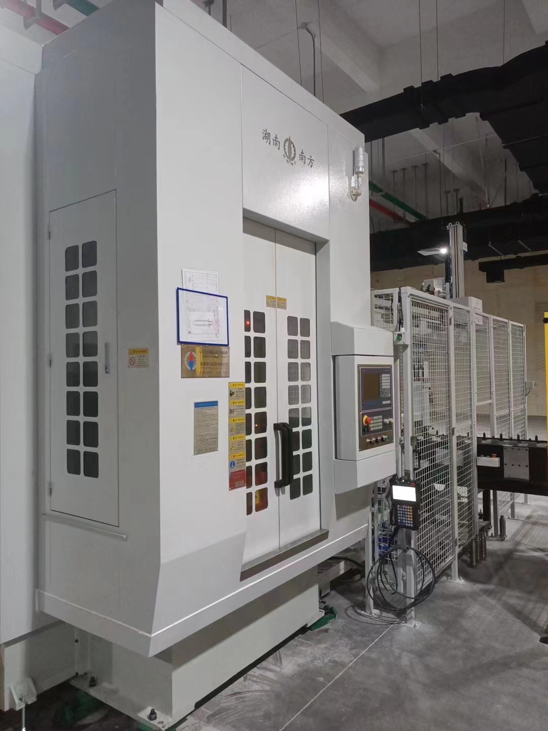 LJ5710伺服上(shàng)拉式機械内拉床(chuang)自動化